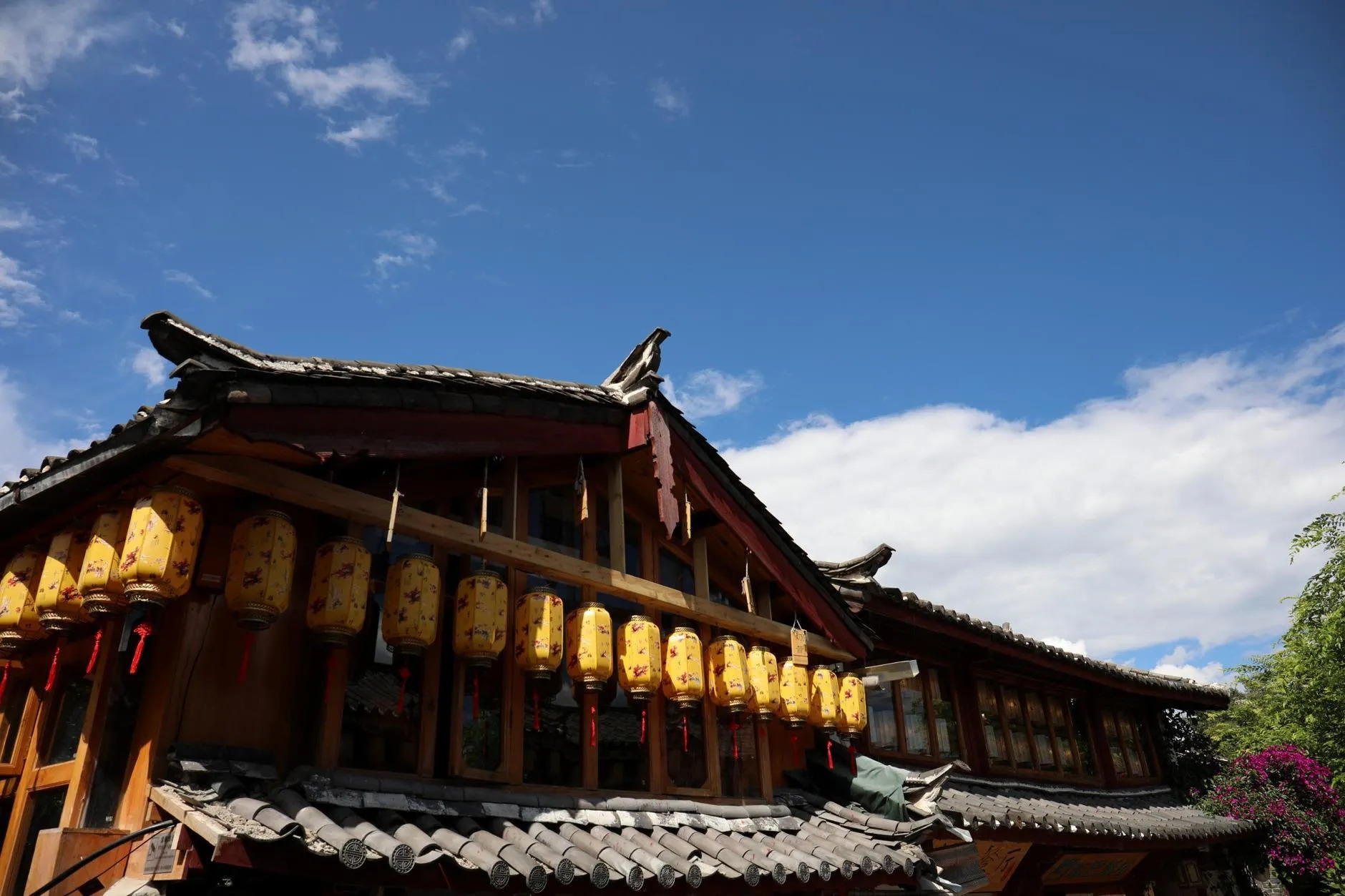 丽江之声,播音稿中的古城风情