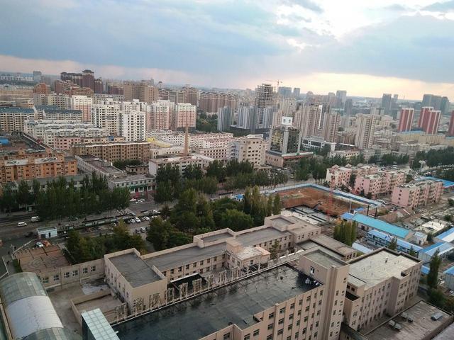 鄂尔多斯盛会，嘉宾云集，观众热情如火