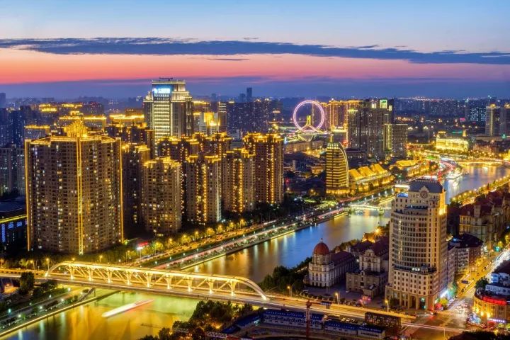 津城交响，穿越时空的历史与现代交融之旅